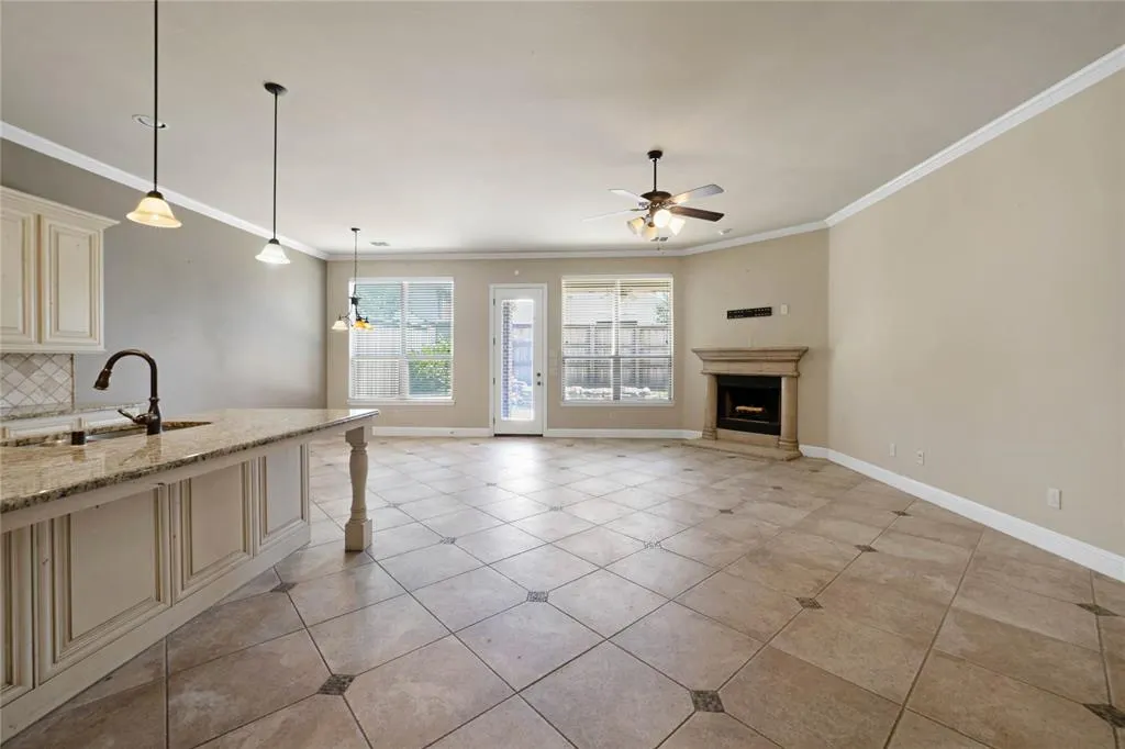 1716 Medina Lane