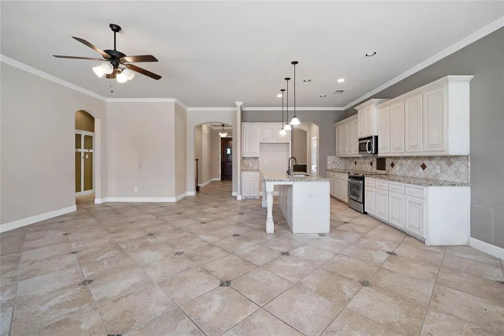 1716 Medina Lane