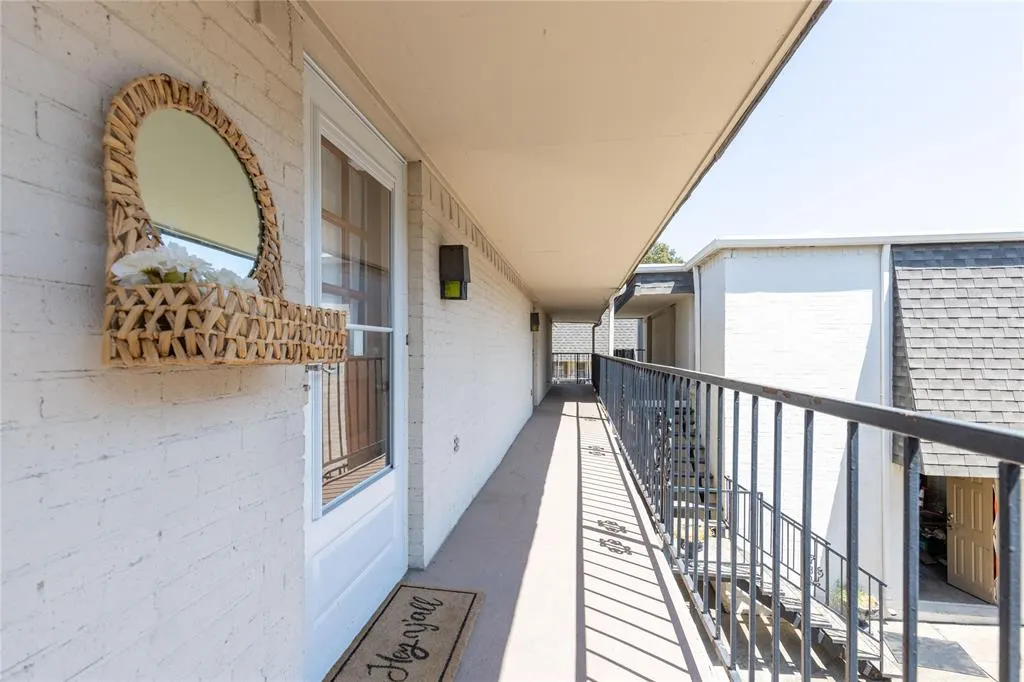 904 S Weatherred Drive, #904H