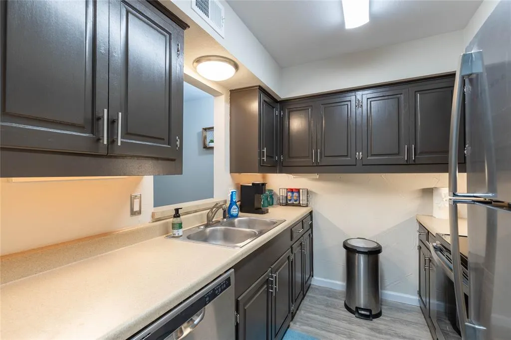 904 S Weatherred Drive, #904H