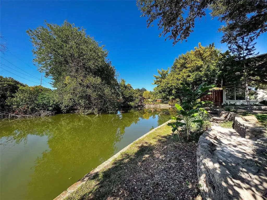 904 S Weatherred Drive, #904H