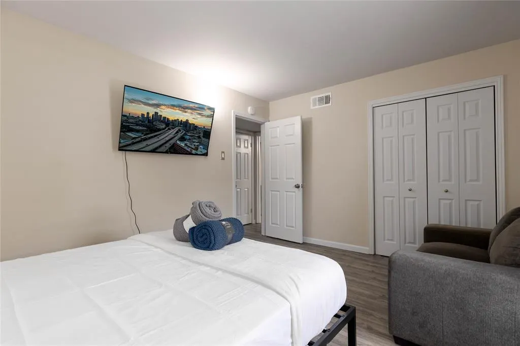 904 S Weatherred Drive, #904H