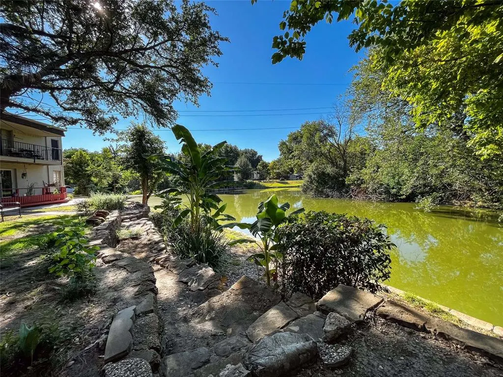 904 S Weatherred Drive, #904H