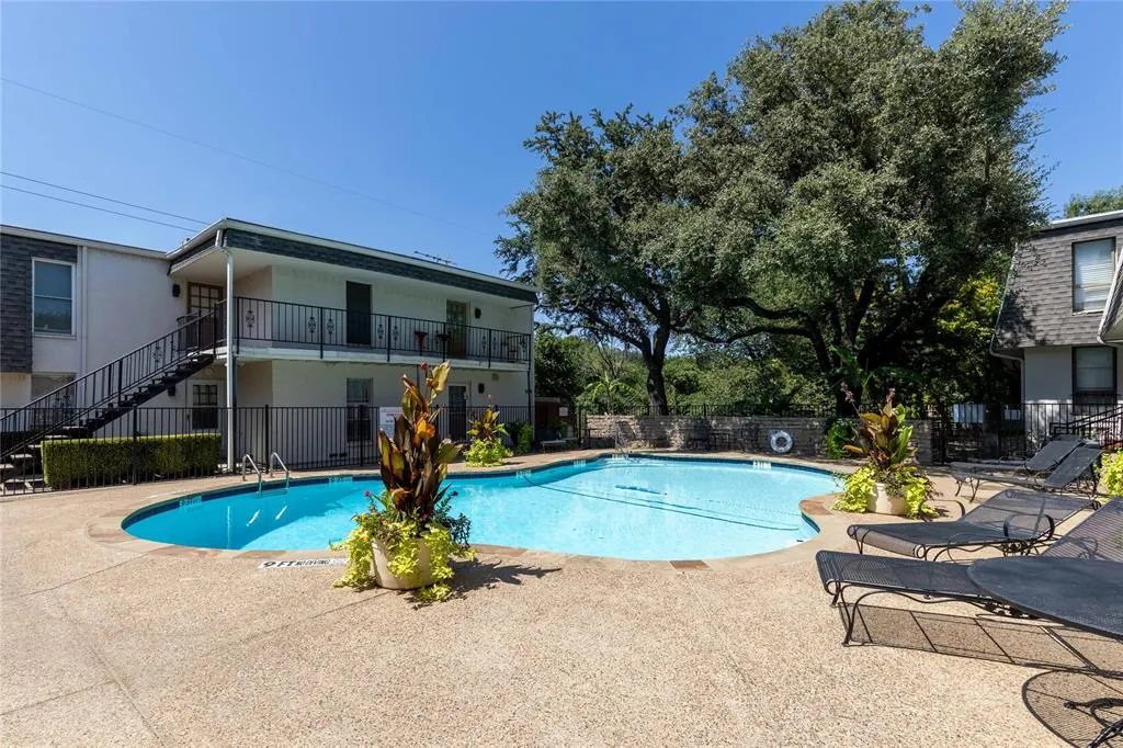 904 S Weatherred Drive, #904H