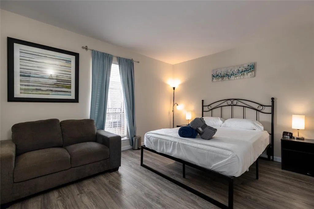 904 S Weatherred Drive, #904H