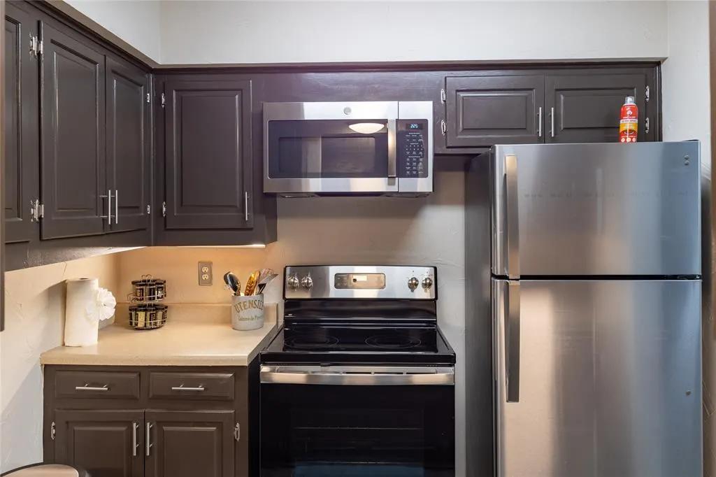 904 S Weatherred Drive, #904H