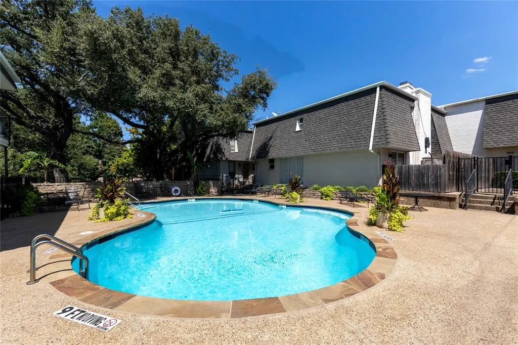 904 S Weatherred Drive, #904H