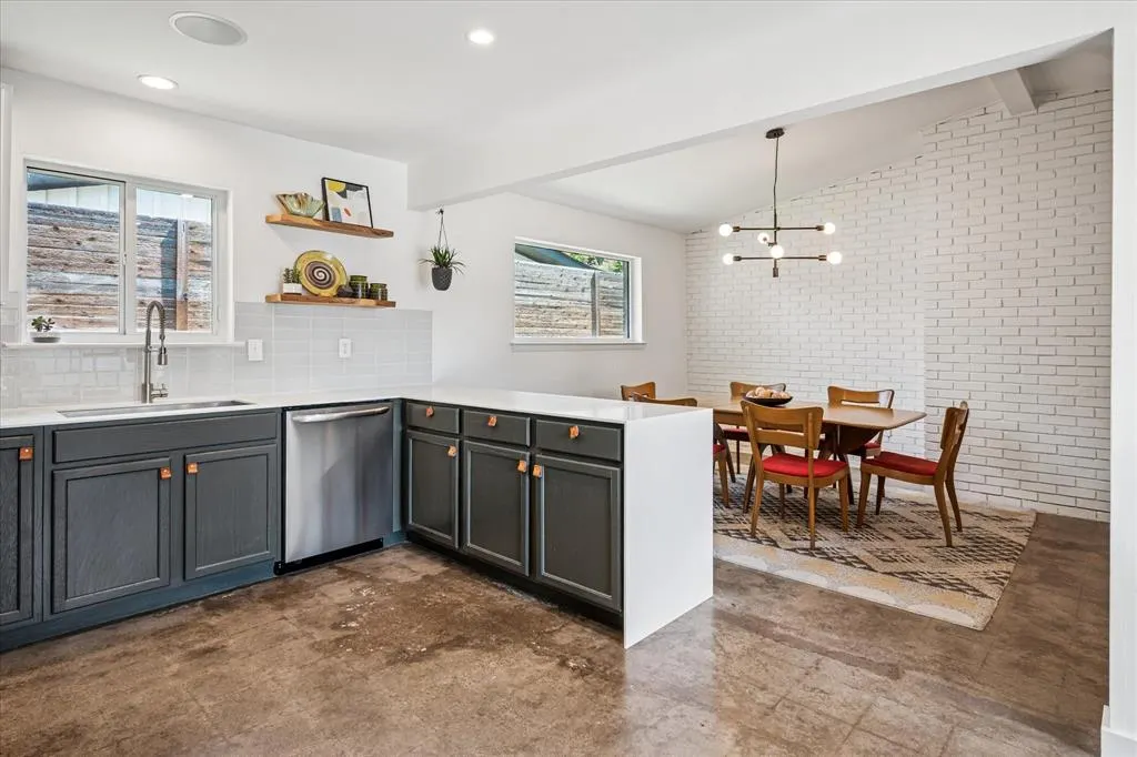 1526 Oates Drive
