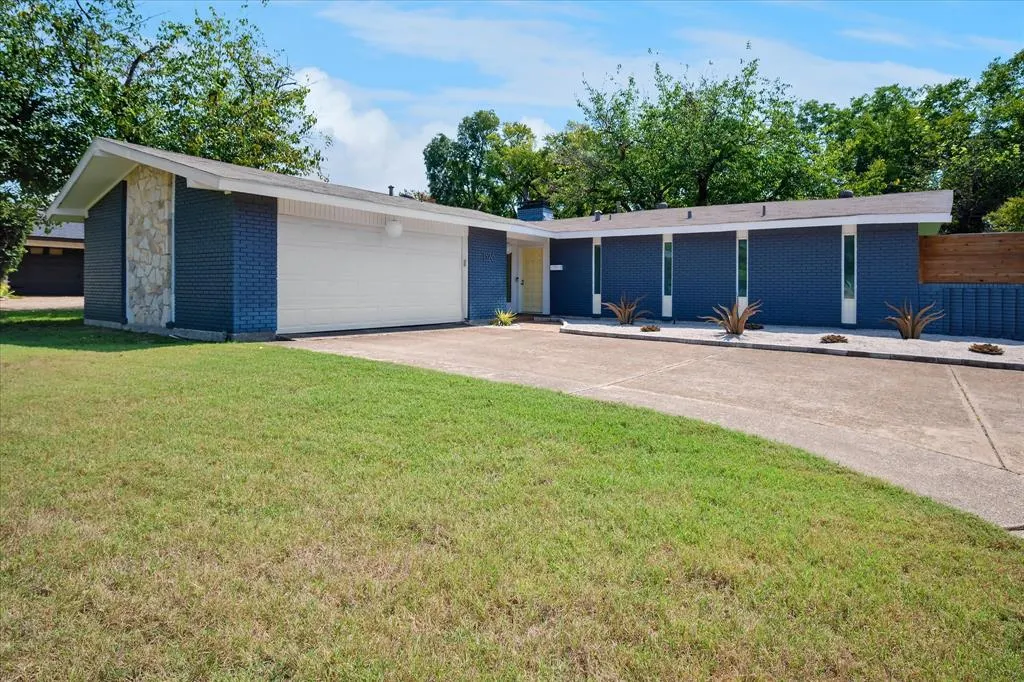 1526 Oates Drive