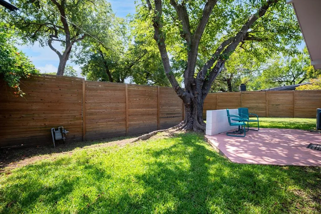 1526 Oates Drive