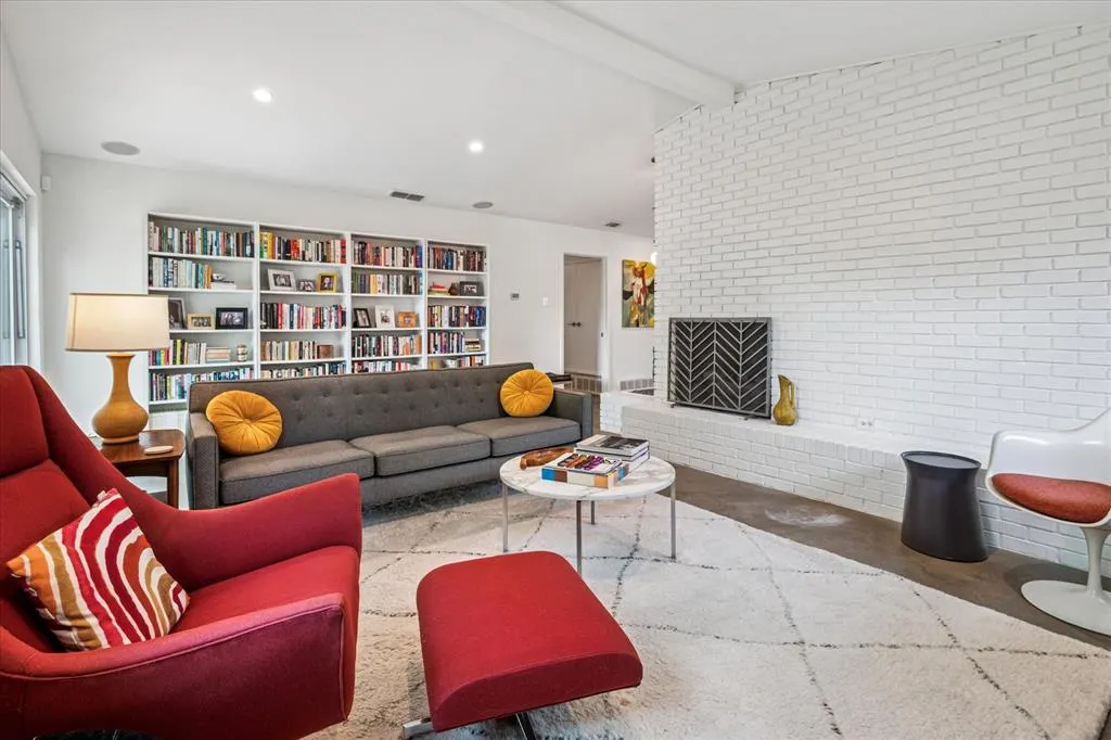 1526 Oates Drive