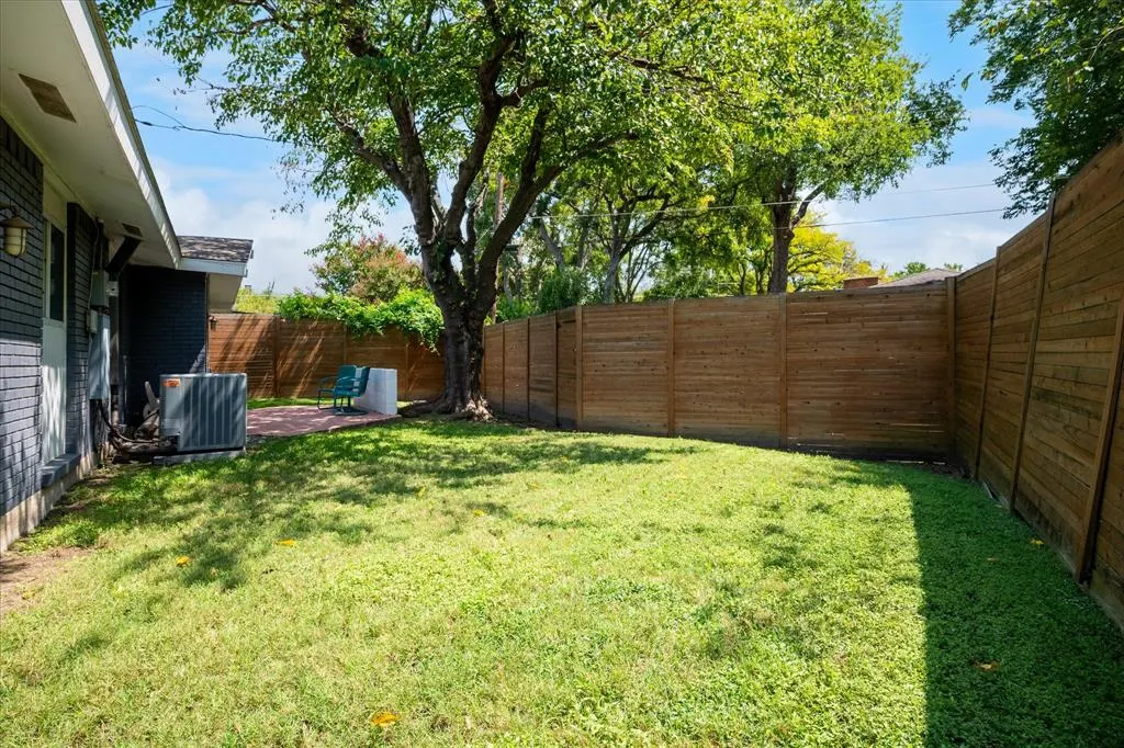 1526 Oates Drive