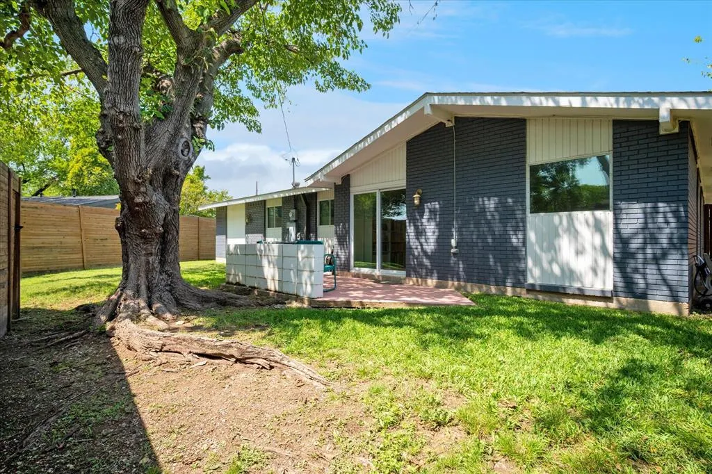 1526 Oates Drive