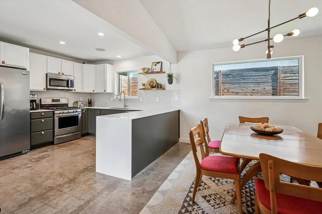 1526 Oates Drive