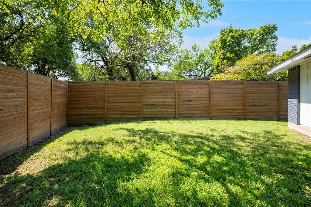 1526 Oates Drive