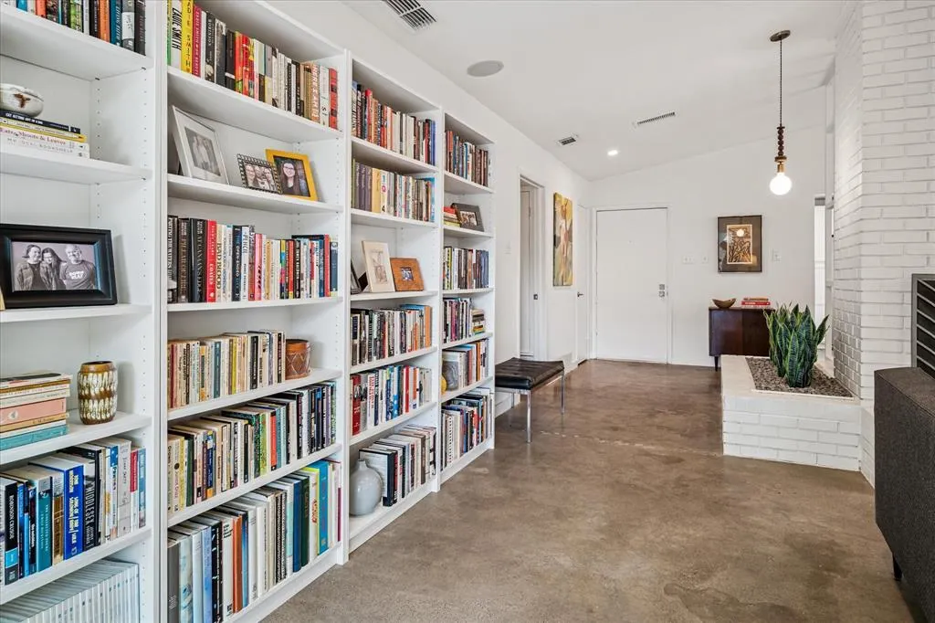 1526 Oates Drive