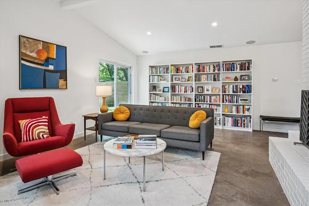 1526 Oates Drive