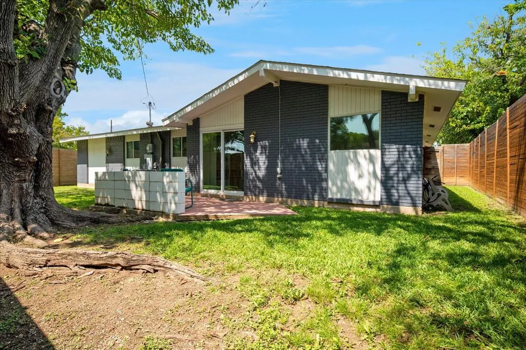 1526 Oates Drive