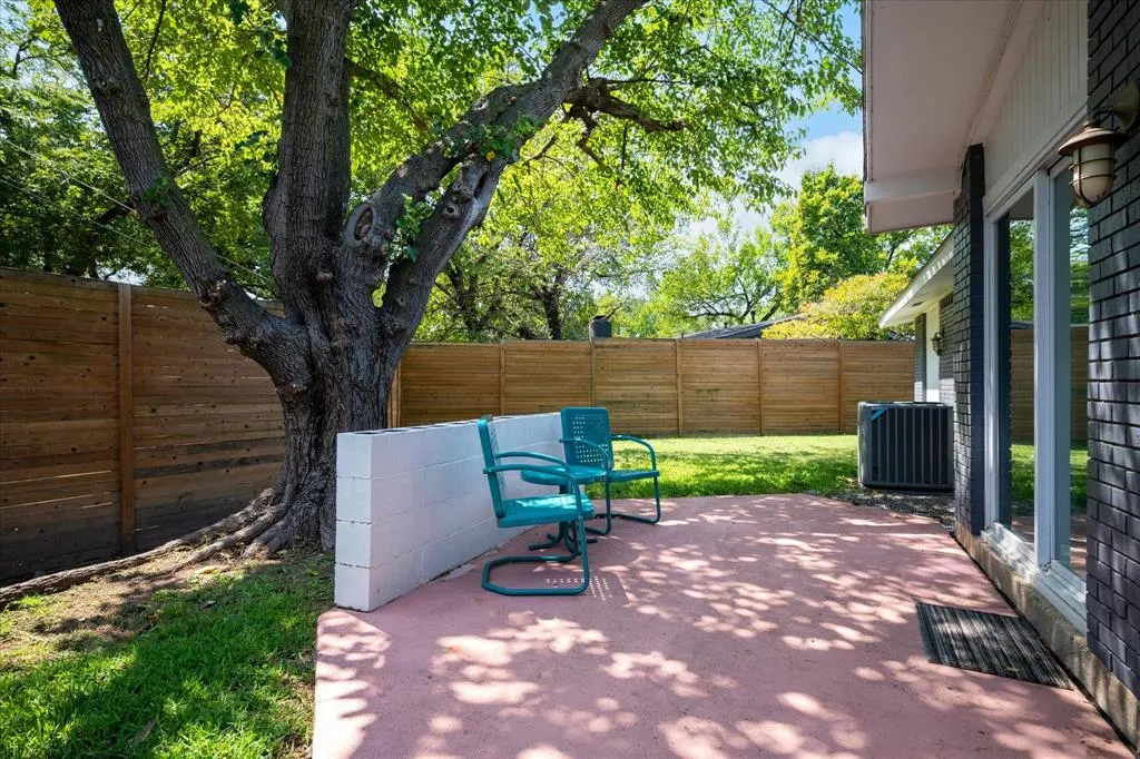 1526 Oates Drive