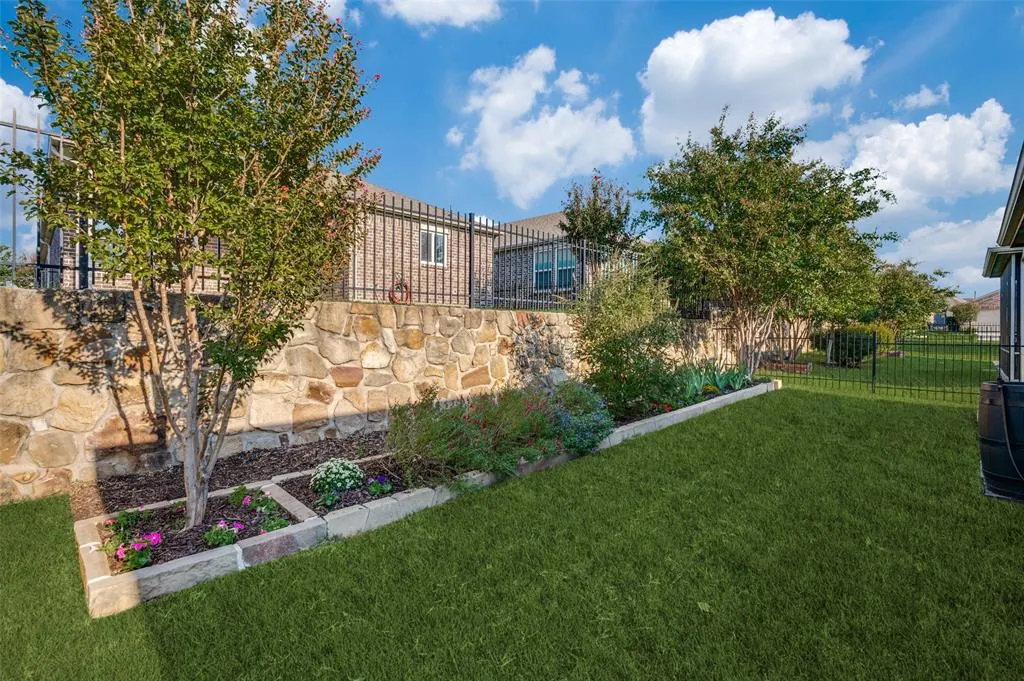 7609 Heritage Drive