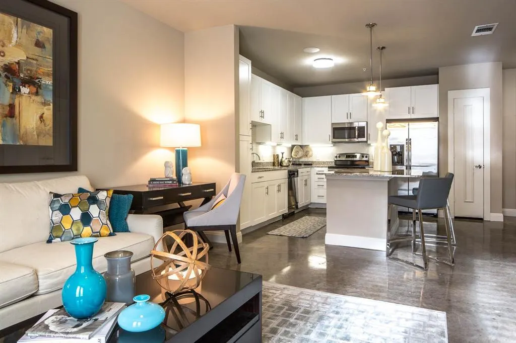 908 N Bishop Avenue, #2-103