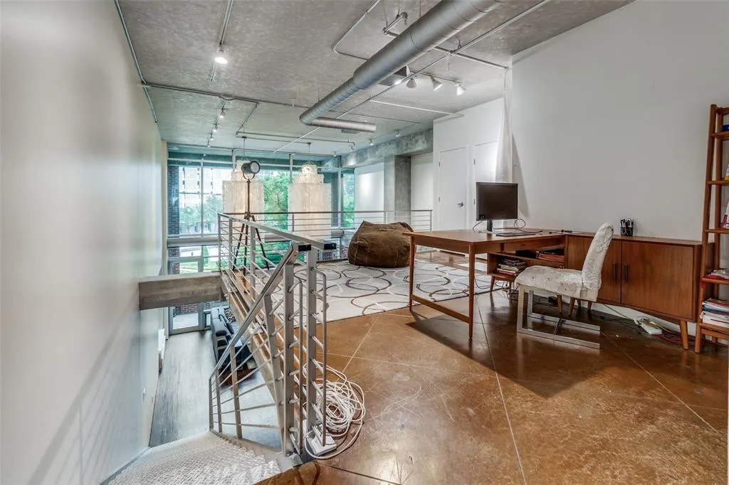 2011 Cedar Springs Road, #106
