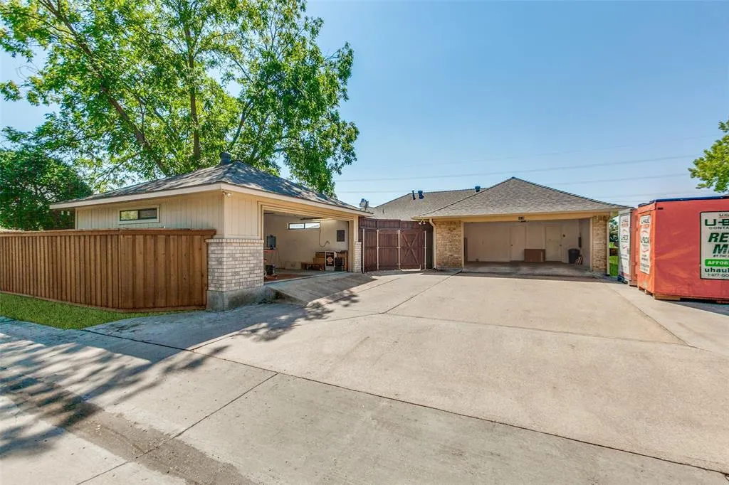 1119 E Spring Valley Road