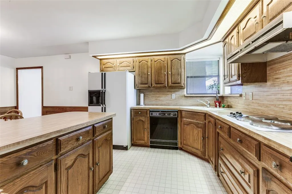 1119 E Spring Valley Road