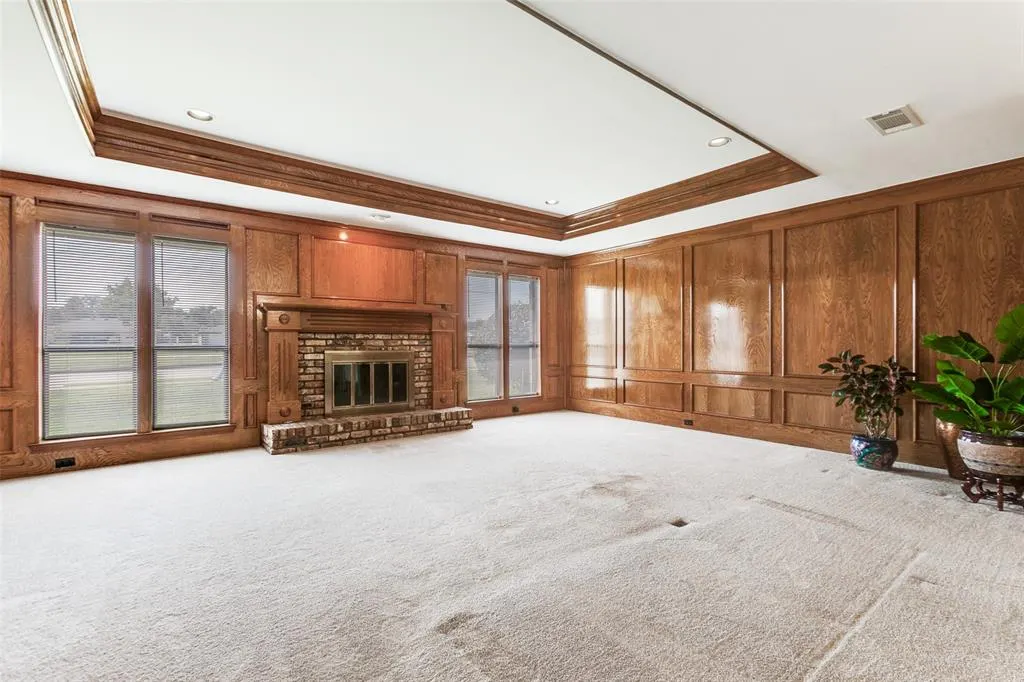 1119 E Spring Valley Road