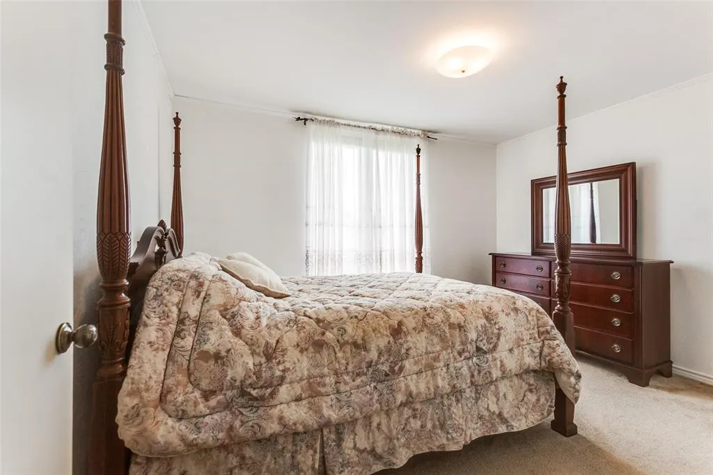 1119 E Spring Valley Road