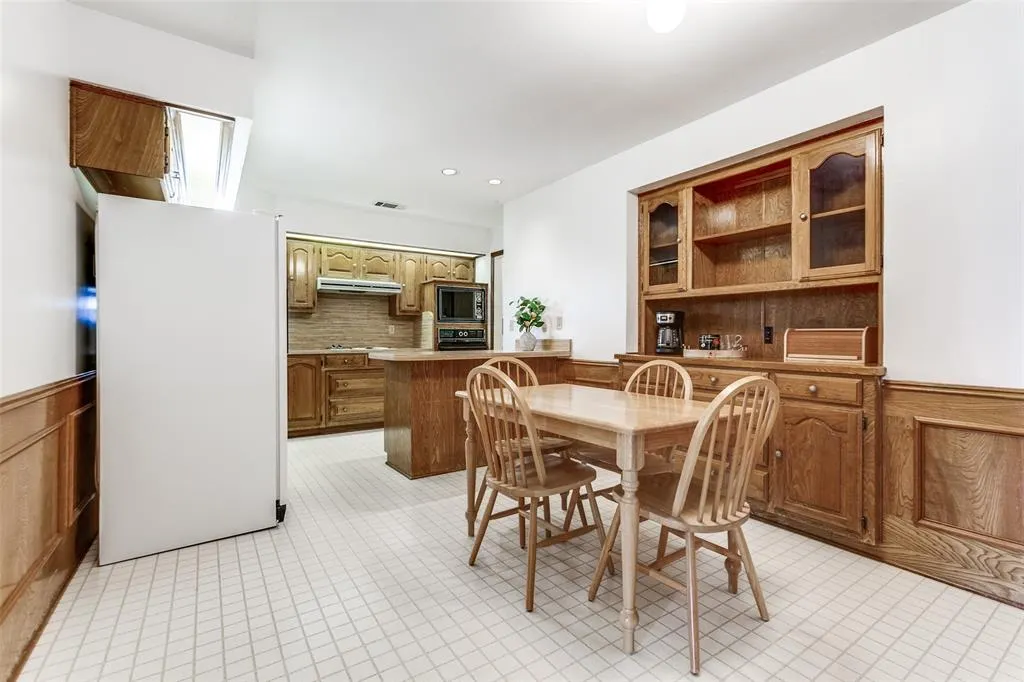 1119 E Spring Valley Road