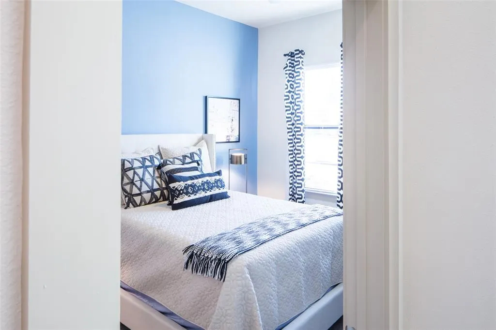901 N Zang Boulevard, #203
