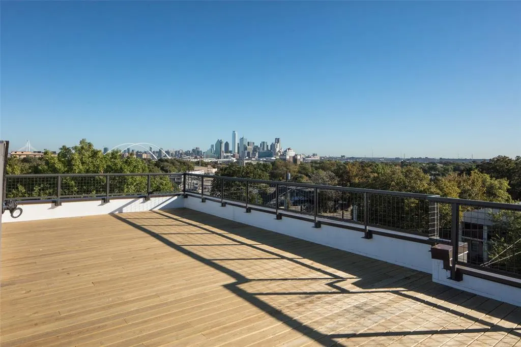901 N Zang Boulevard, #204