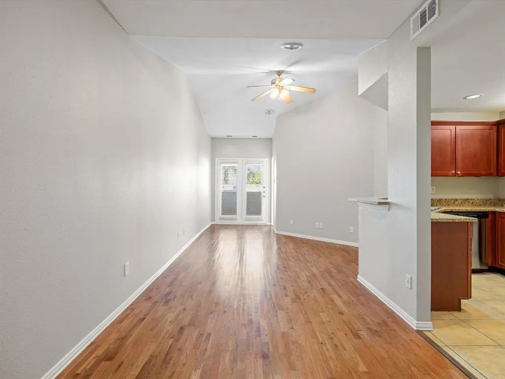 4104 N Hall Street, #326