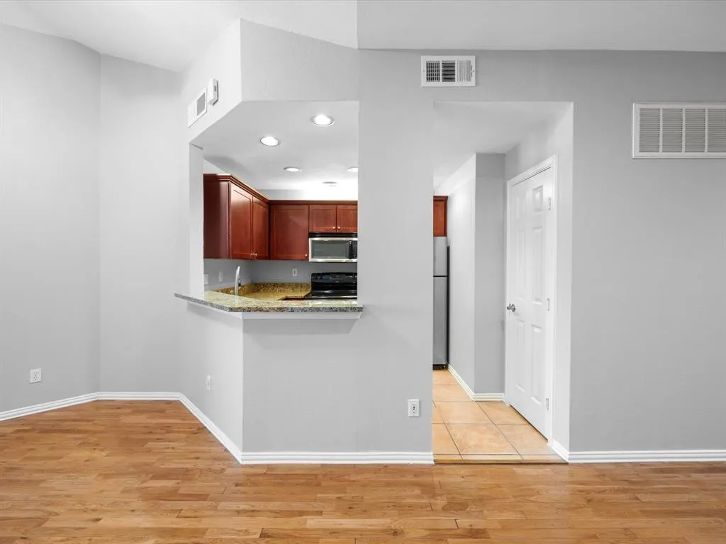 4104 N Hall Street, #326
