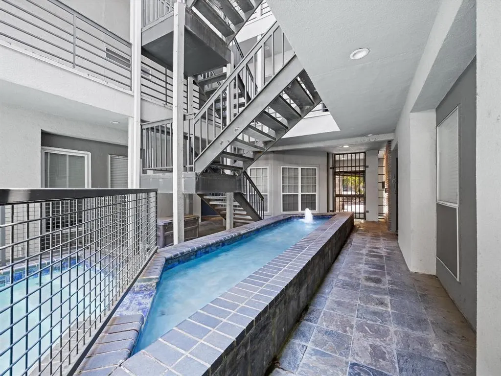 4104 N Hall Street, #326