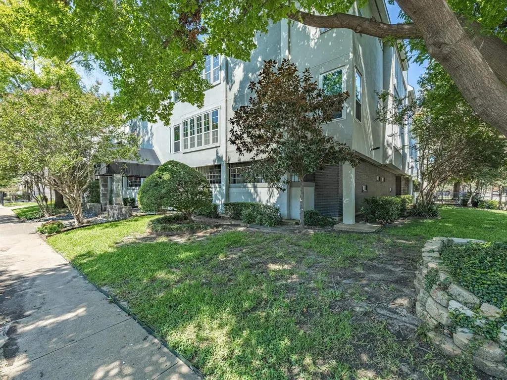 4104 N Hall Street, #326