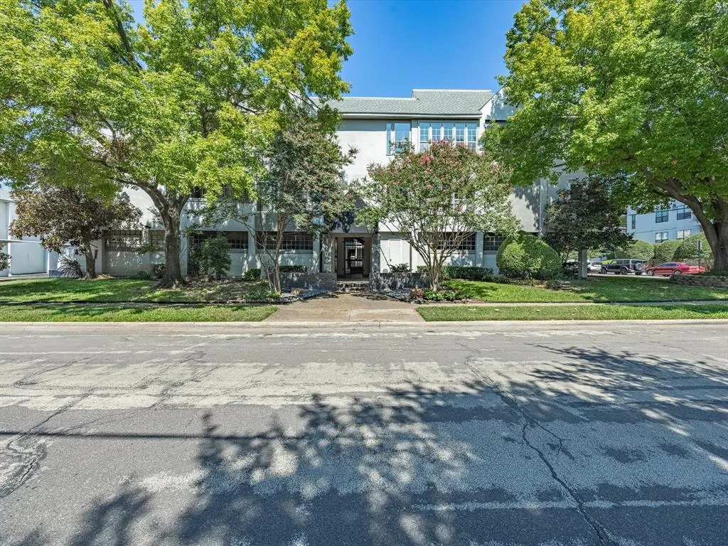 4104 N Hall Street, #326