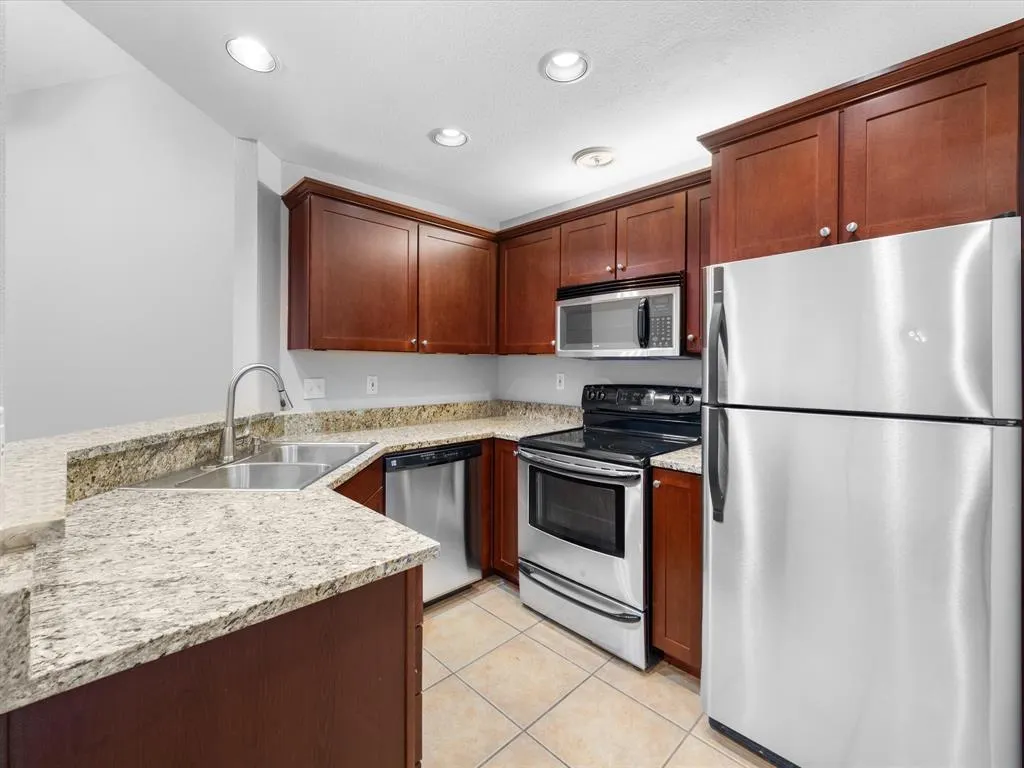 4104 N Hall Street, #326