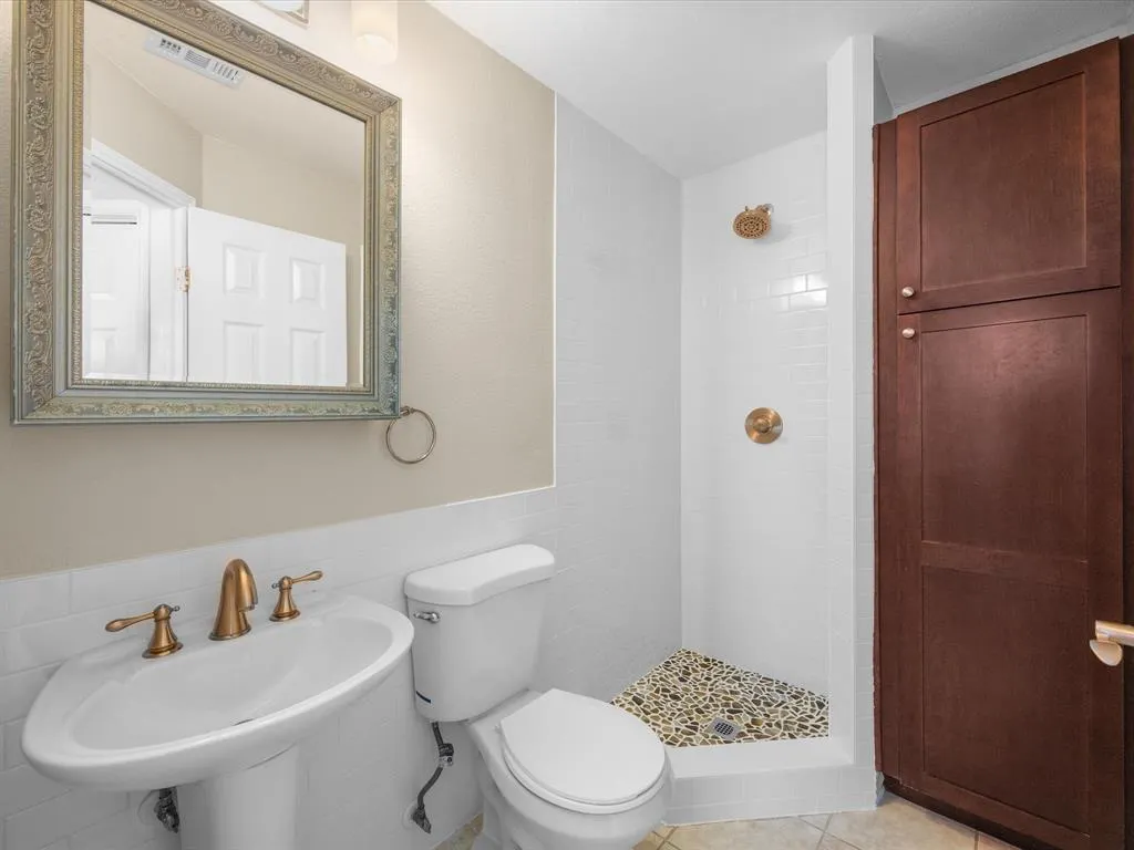 4104 N Hall Street, #326