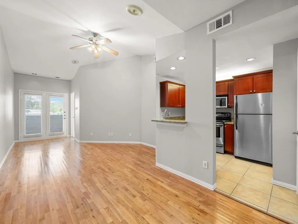 4104 N Hall Street, #326