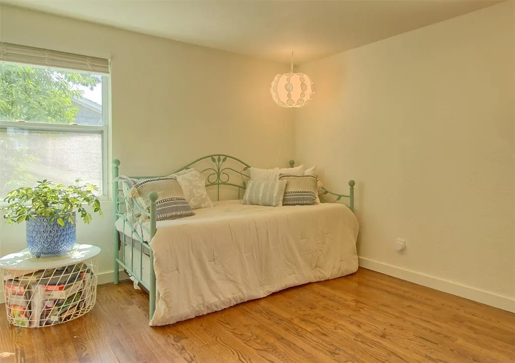 2624 Lakeland Drive