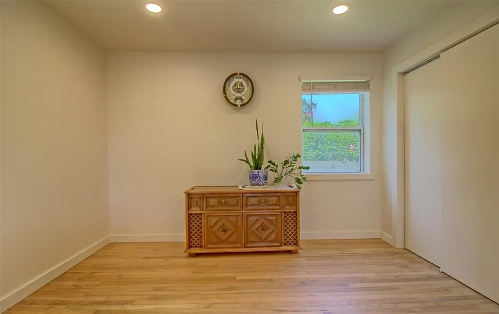 2624 Lakeland Drive