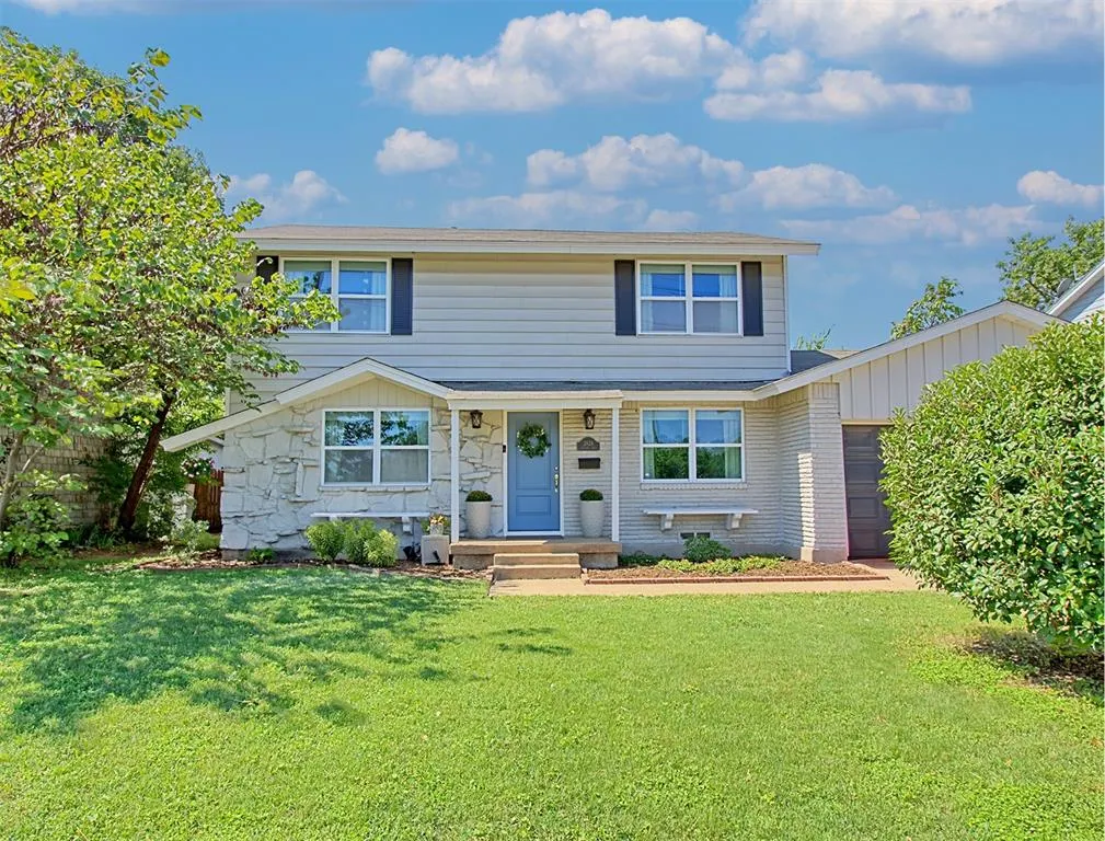 2624 Lakeland Drive