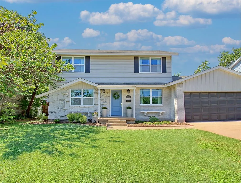 2624 Lakeland Drive
