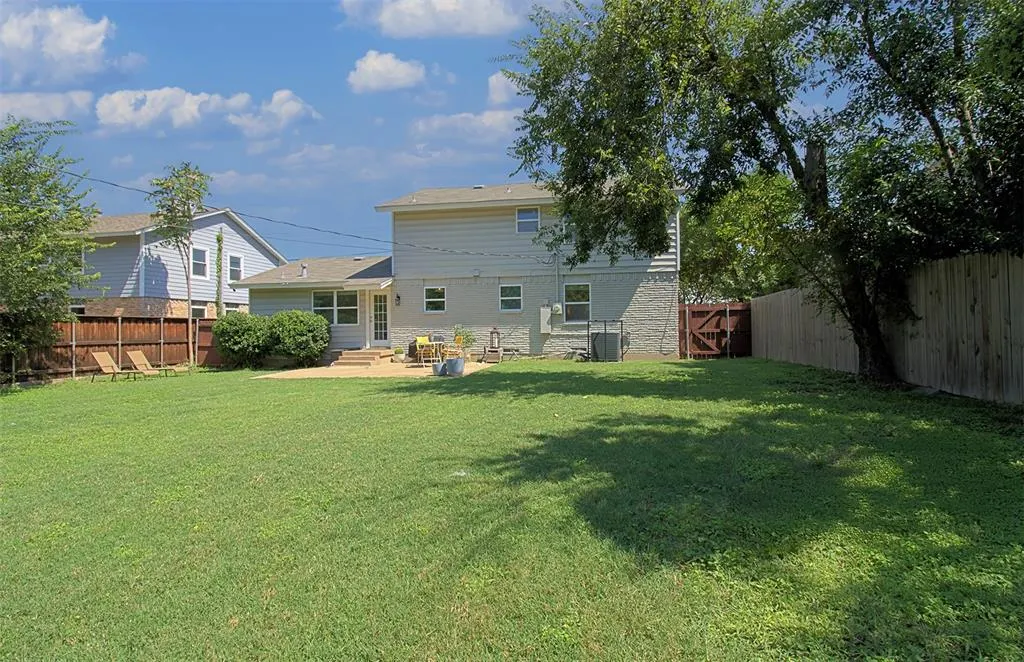 2624 Lakeland Drive