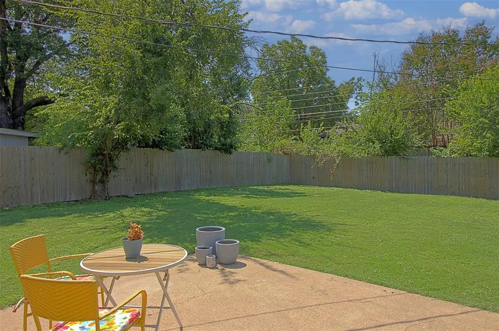 2624 Lakeland Drive
