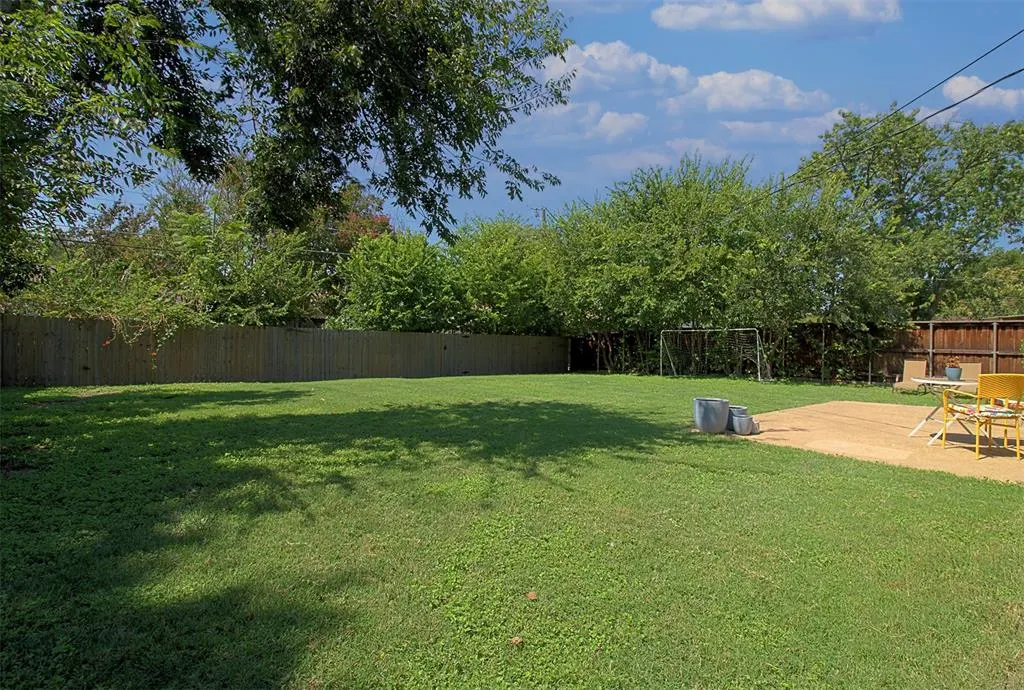 2624 Lakeland Drive