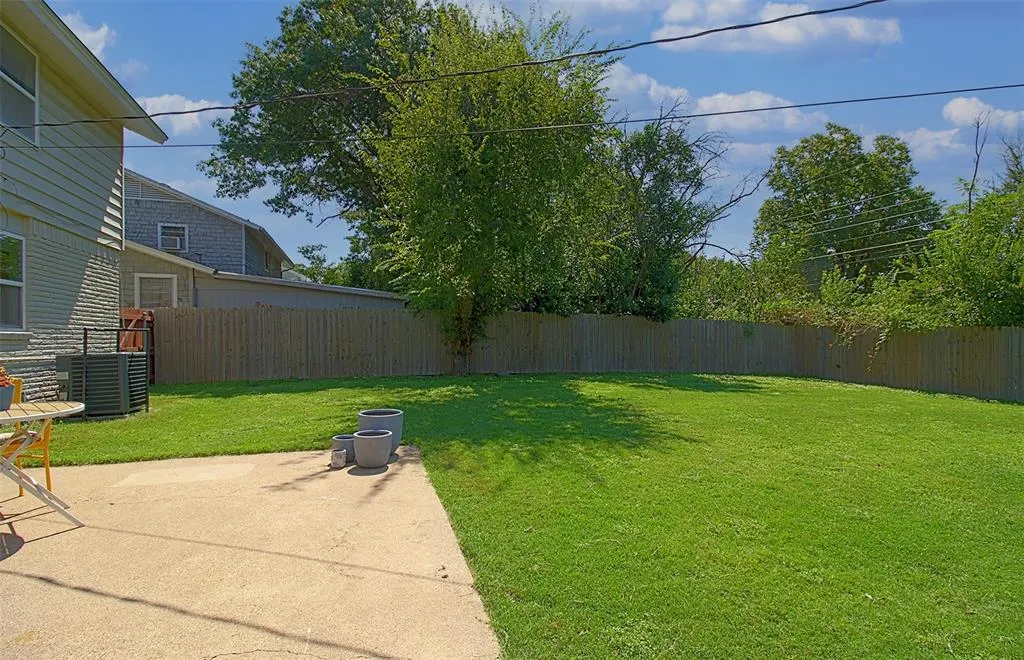 2624 Lakeland Drive