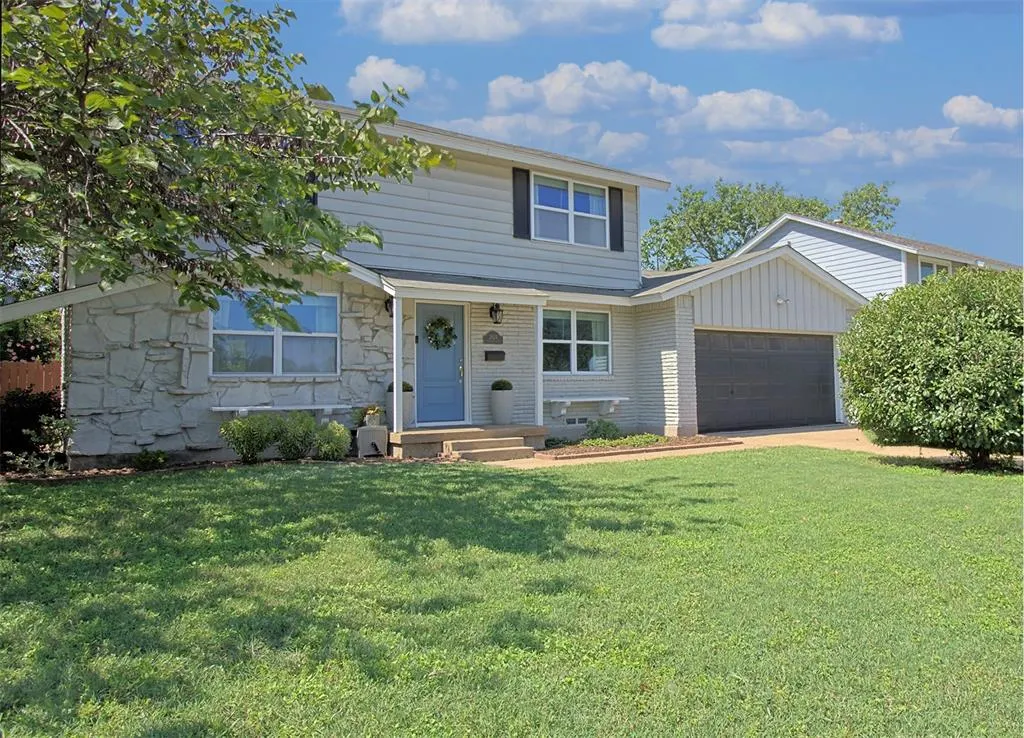 2624 Lakeland Drive